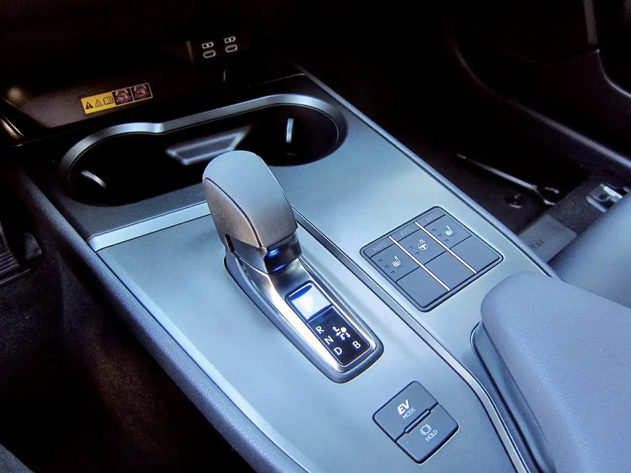 Lexus UX 300h F Sport Design Kamera, SHZ, LED, Navi 8