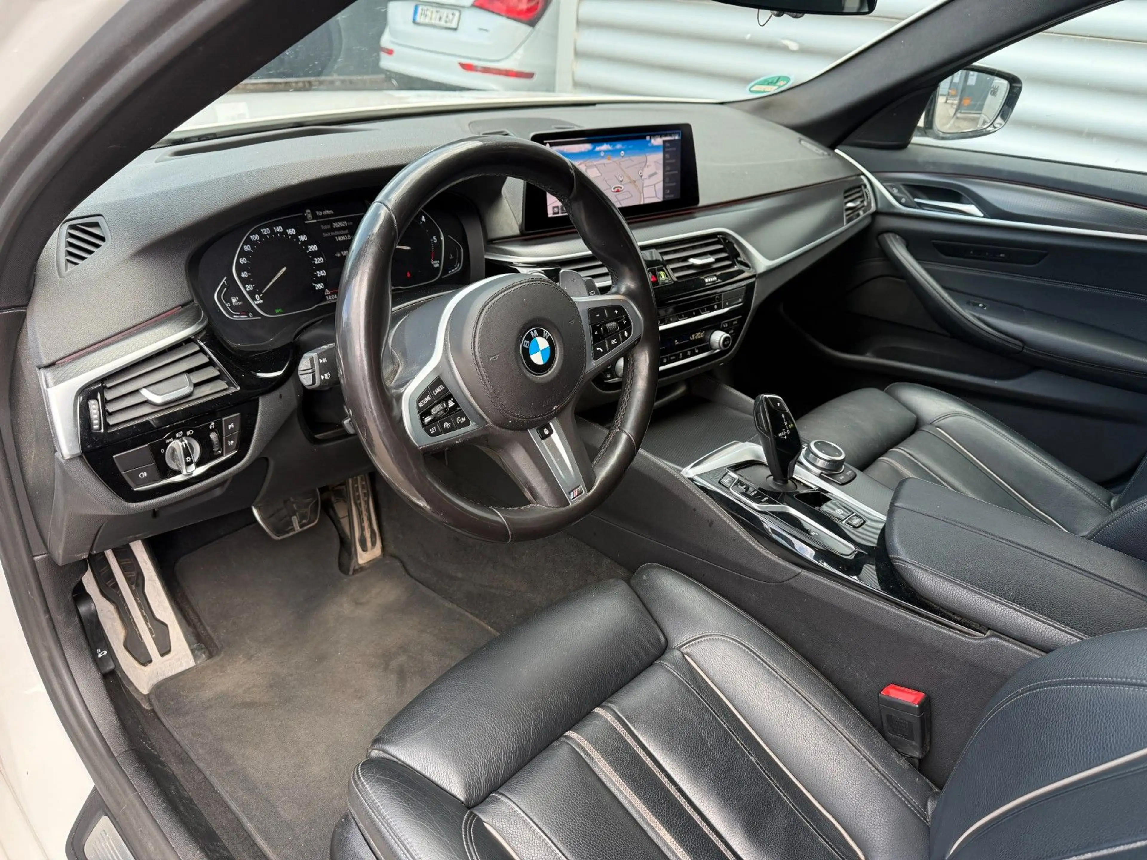 BMW 530 5 Touring 530 d M Sport LCI Facelift — photo 14