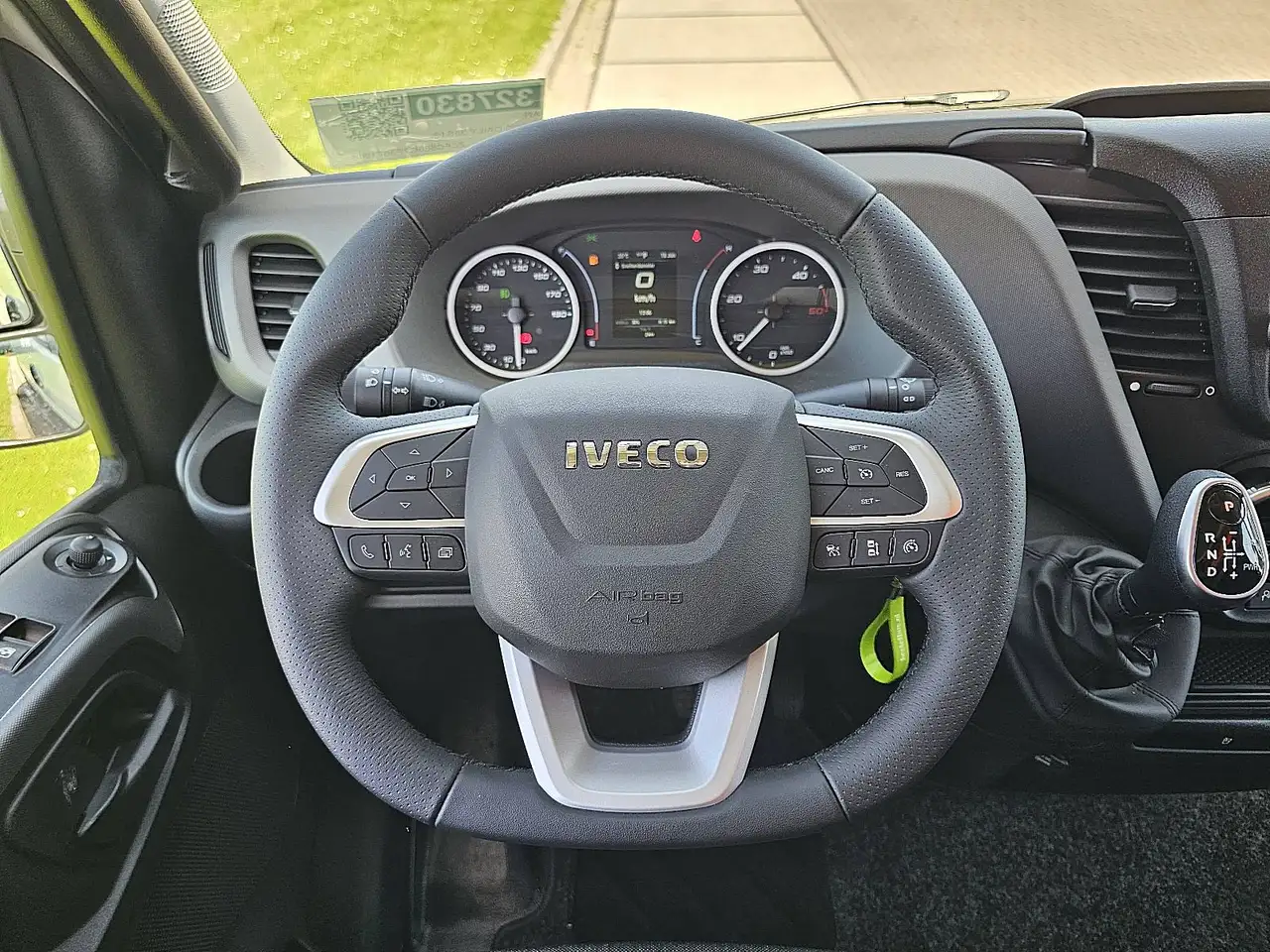 Iveco Daily 2023 — фото 11