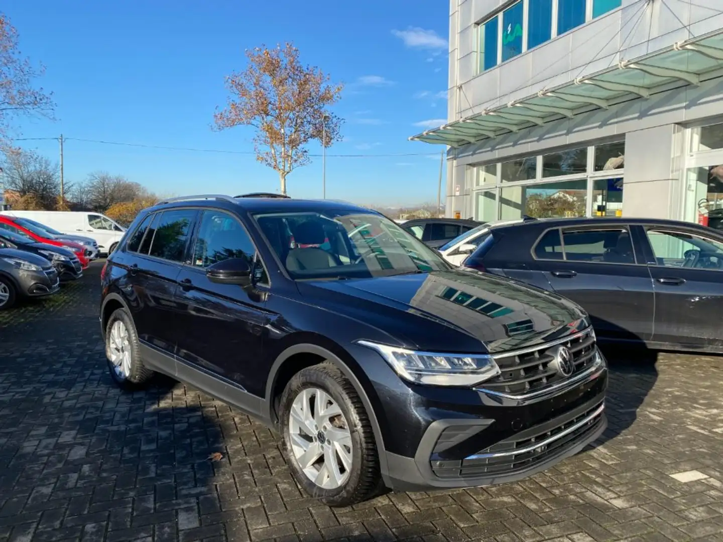 Volkswagen Tiguan 1.5 TSI 150 CV ACT active Nero - 1