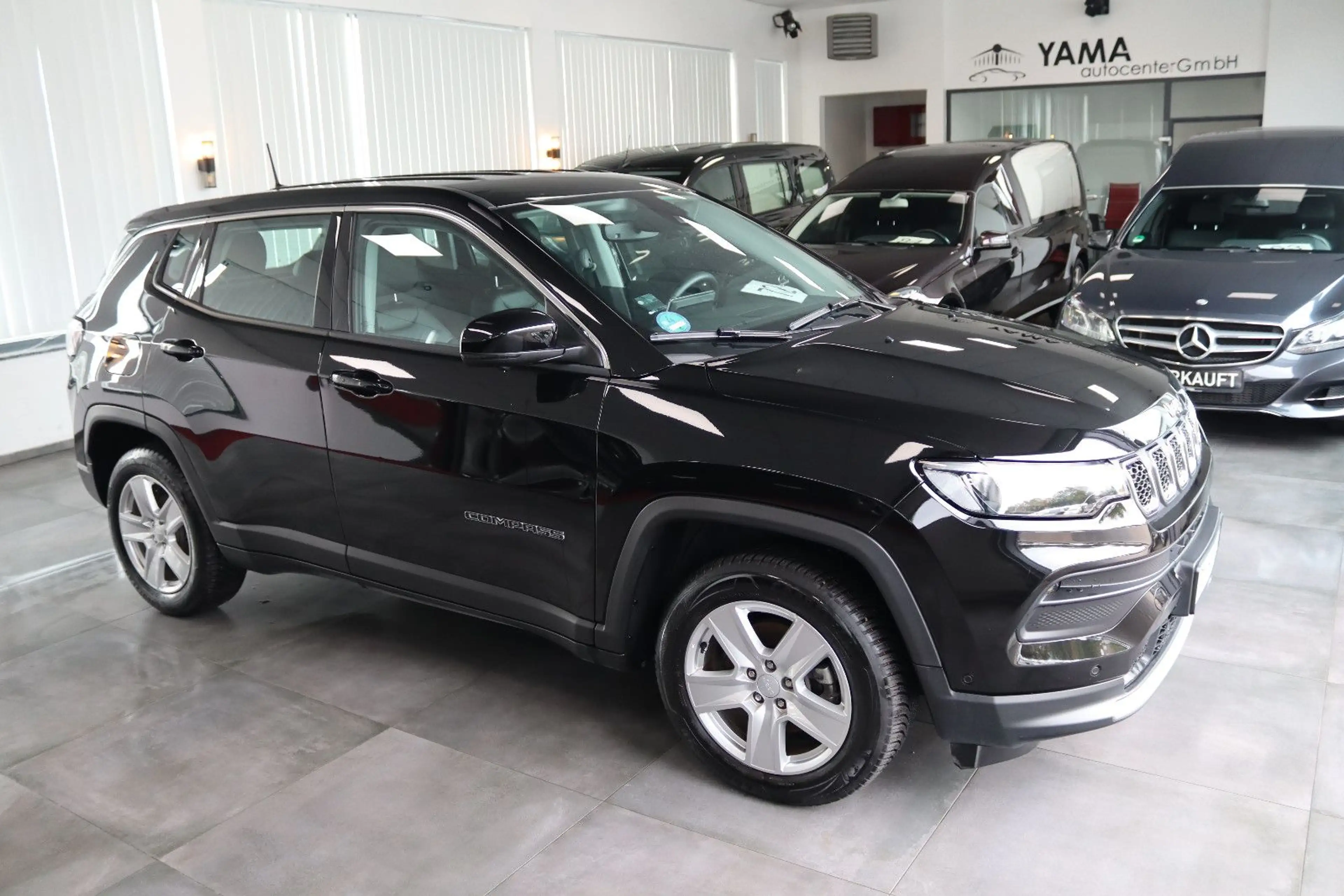 Jeep Compass Altitude Mild-Hybrid FWD — photo 3