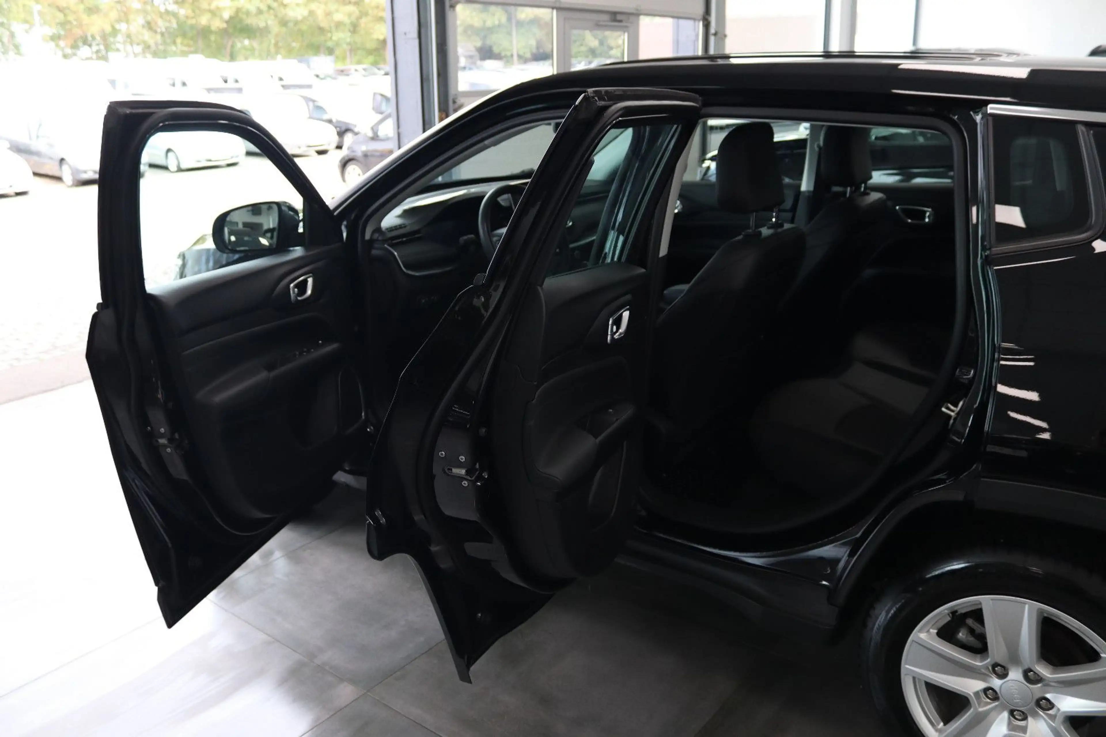 Jeep Compass Altitude Mild-Hybrid FWD — photo 10