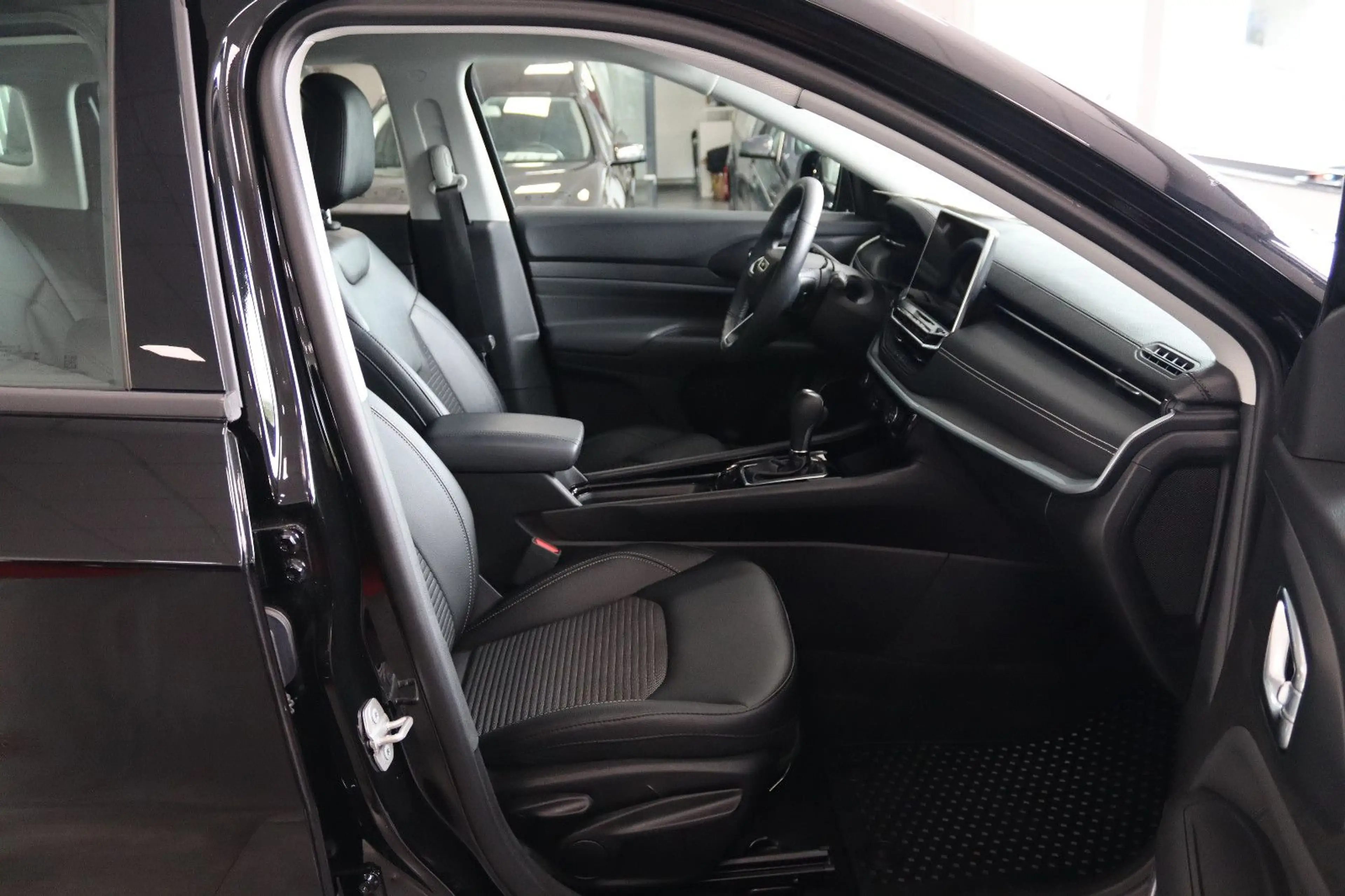 Jeep Compass Altitude Mild-Hybrid FWD — photo 11