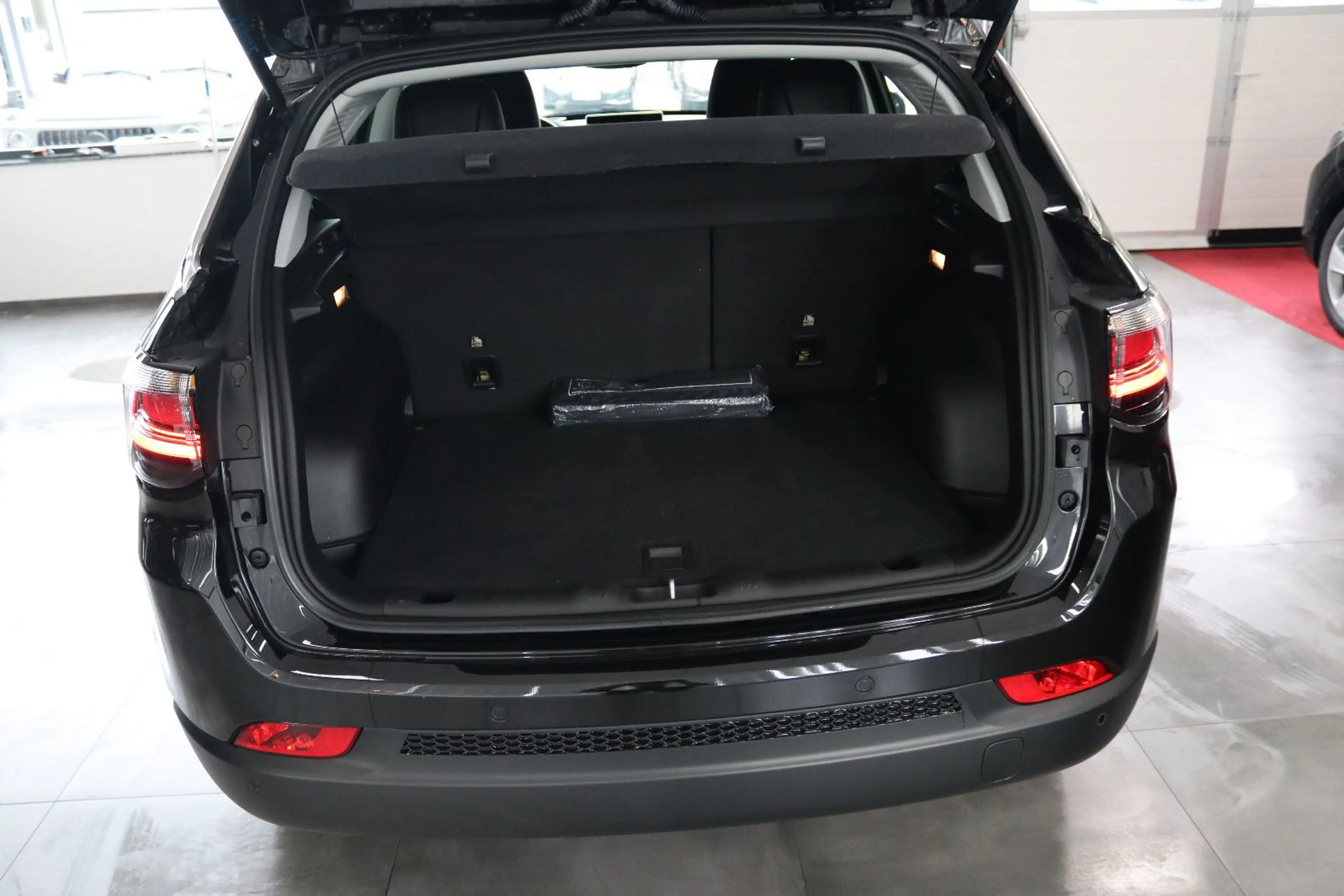 Jeep Compass Altitude Mild-Hybrid FWD — photo 15