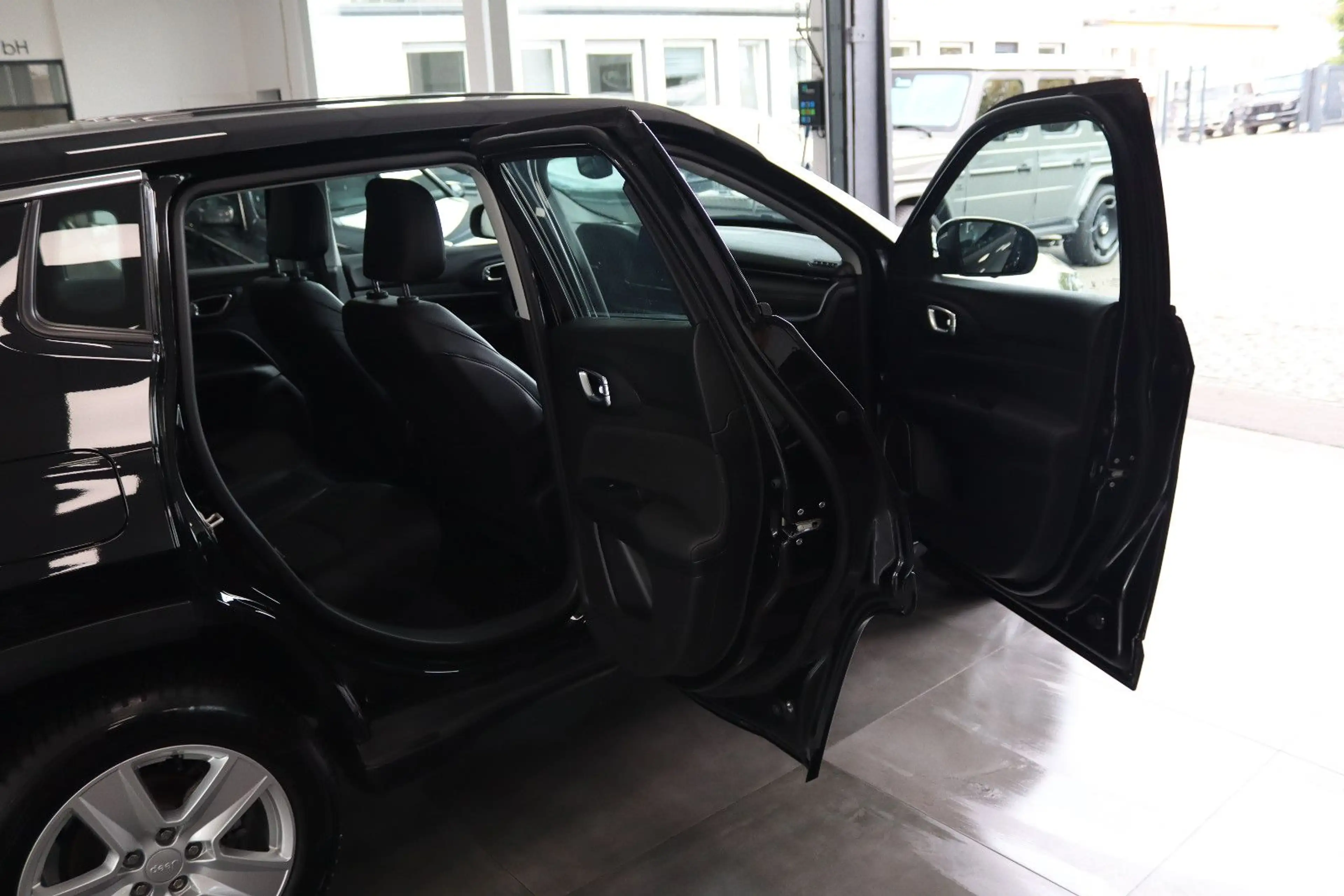 Jeep Compass Altitude Mild-Hybrid FWD — photo 13