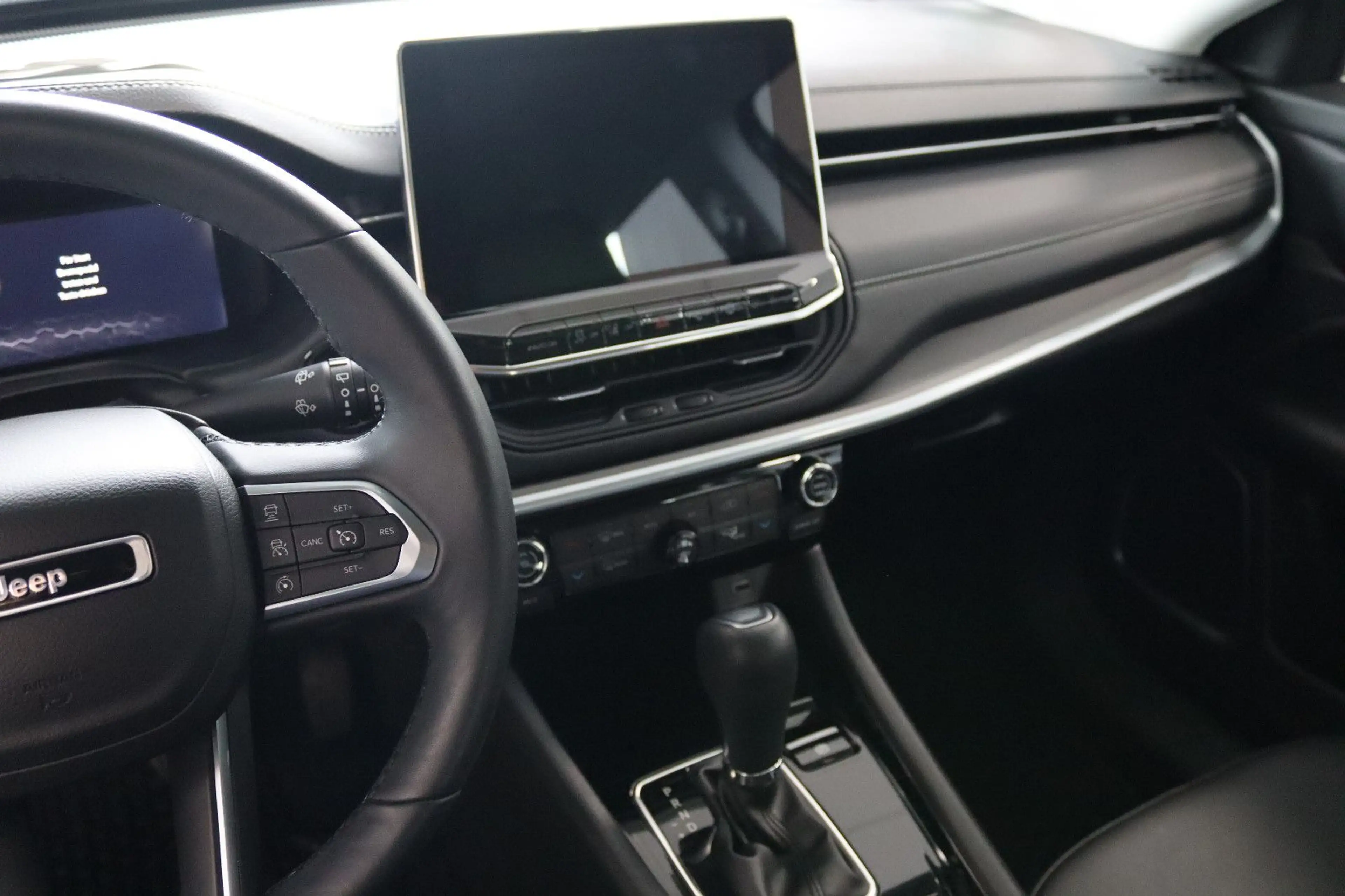 Jeep Compass Altitude Mild-Hybrid FWD — photo 8