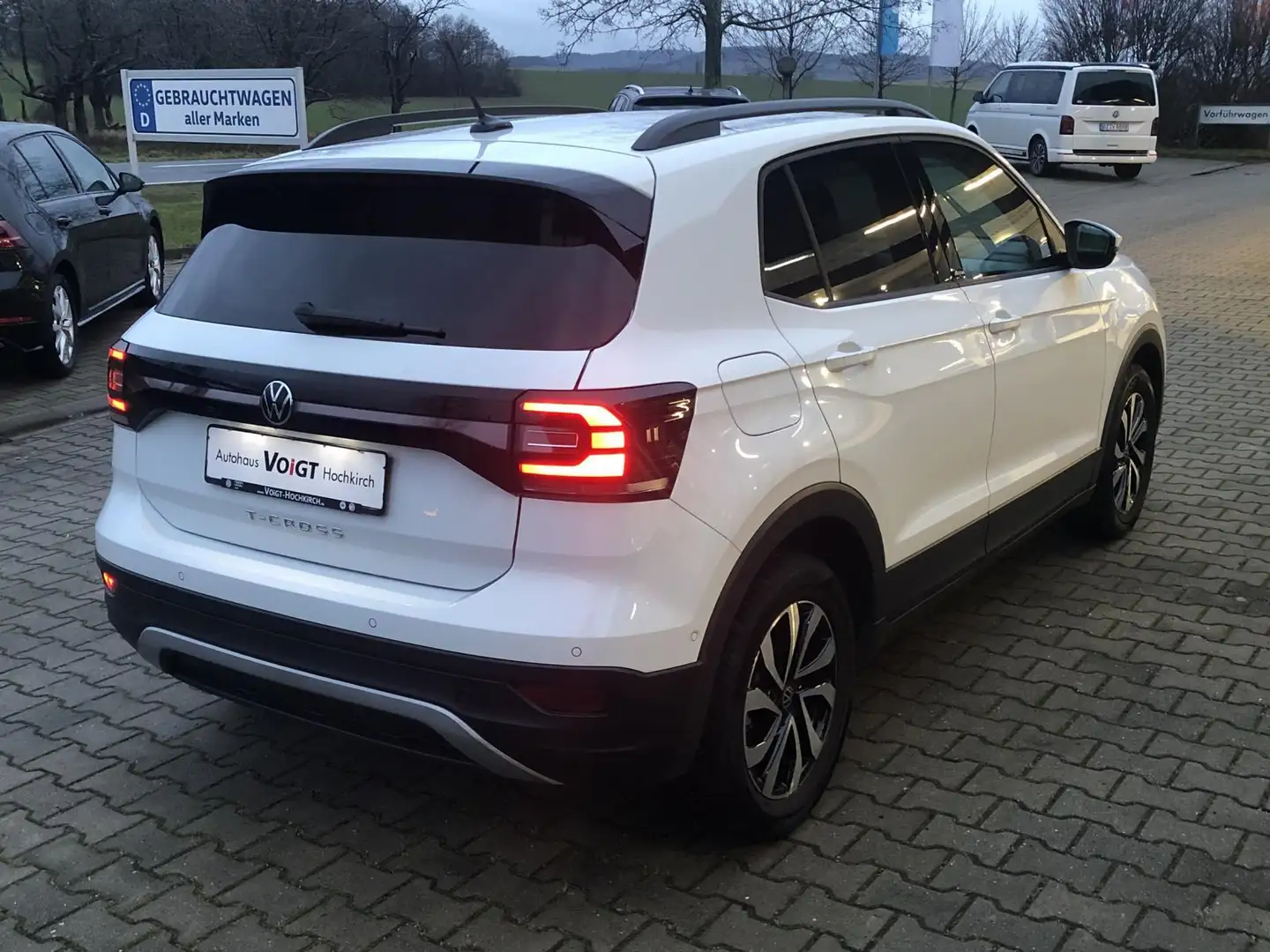 Volkswagen T-Cross Active 1.0 TSI NAVI EINPARKHILFE APP SHZ Weiß - 2