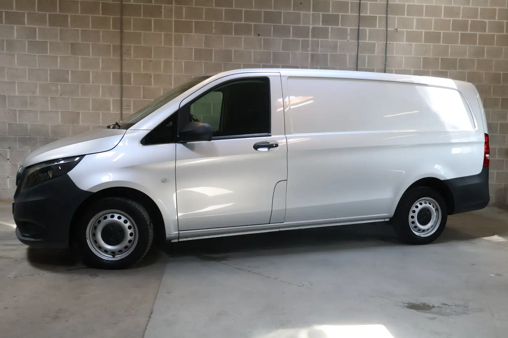 Mercedes-Benz Vito 110 L2 MT6| Airco| Camera| Sortimo-inrichting Zilver - 2