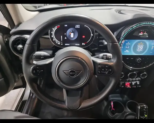 MINI Hatch view 17