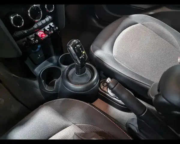 MINI Hatch view 18