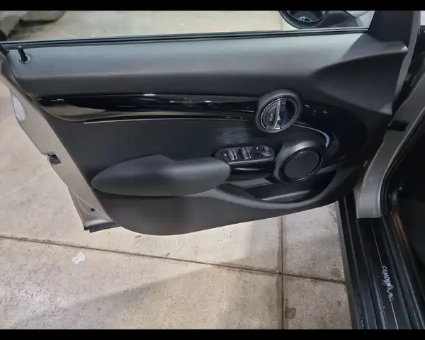MINI Hatch view 13