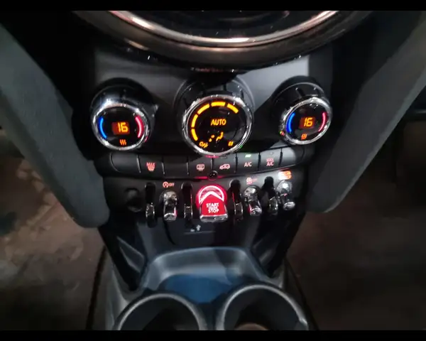 MINI Hatch view 16