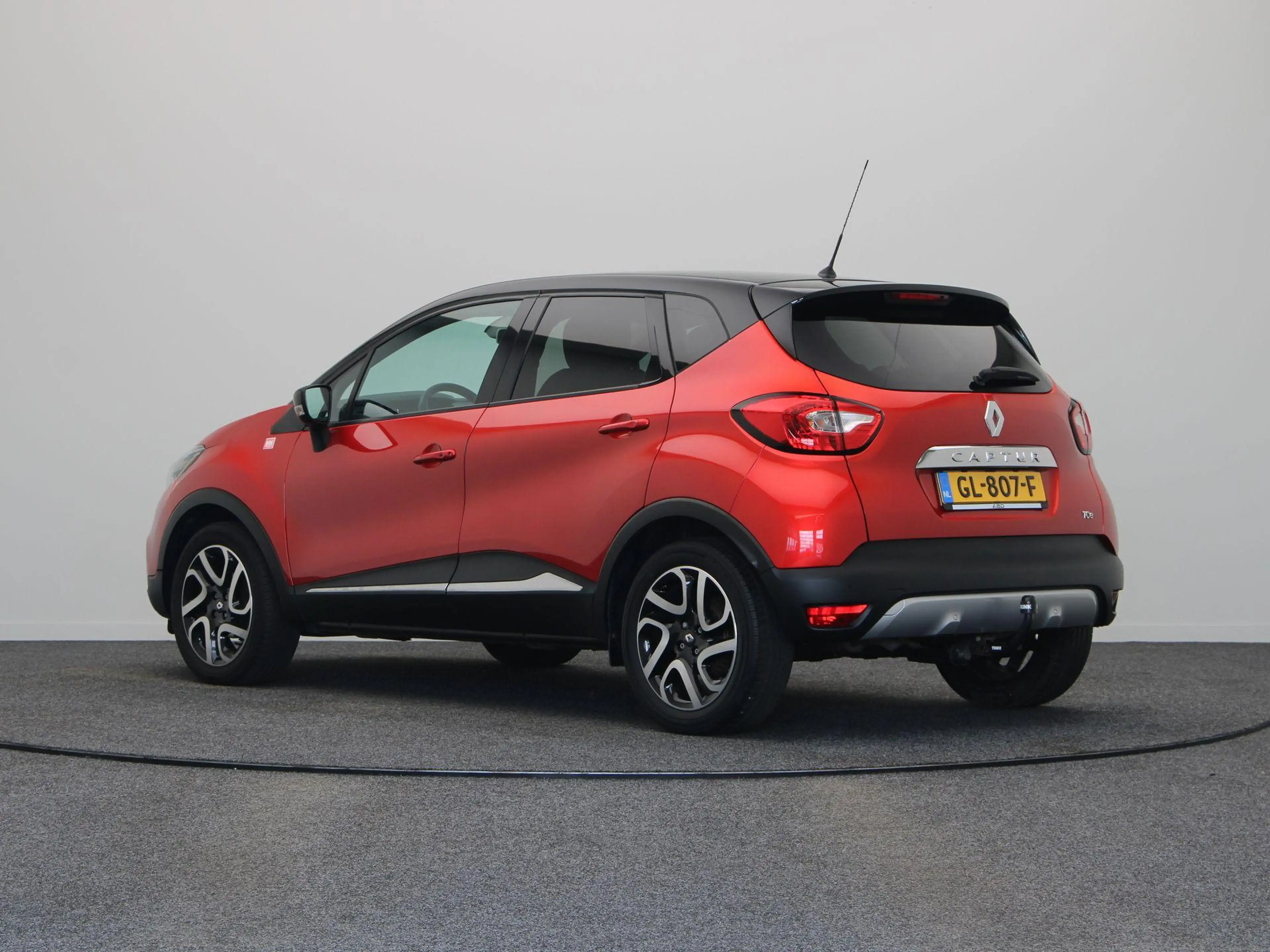 Renault Captur TCe 90pk Helly Hansen | Trekhaak | Navigatie | Cru — photo 2