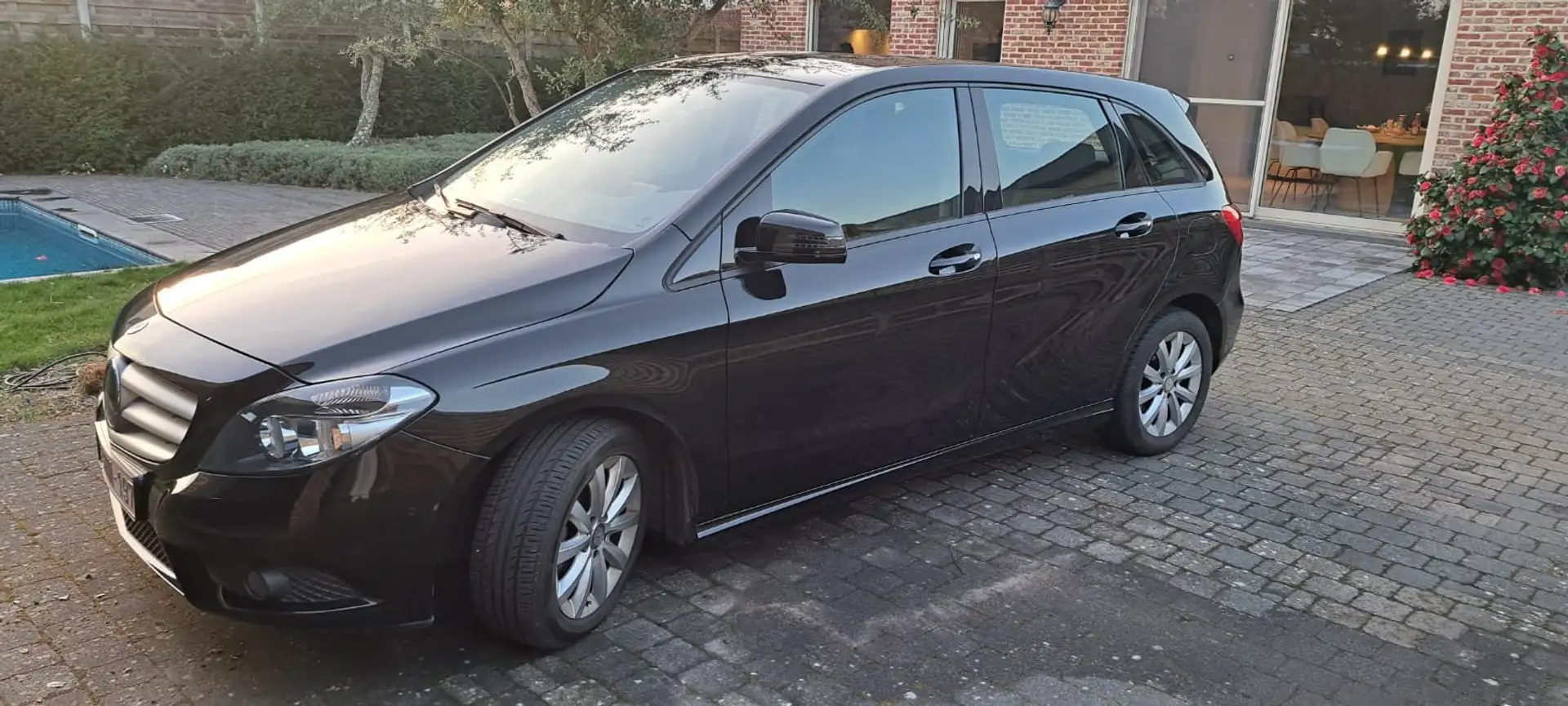 Mercedes-Benz B 180 B 180 (BlueEFFICIENCY) Noir - 2