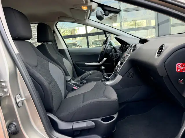 Peugeot 308 view 12