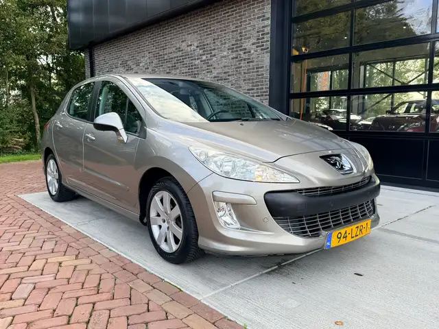 Peugeot 308 view 5
