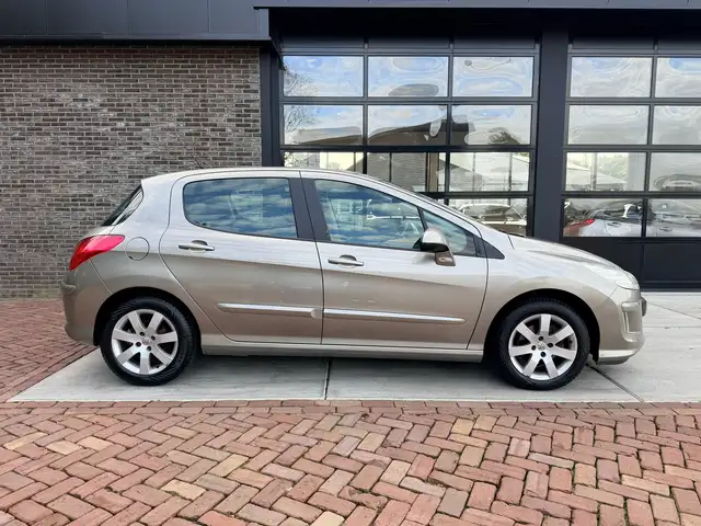 Peugeot 308 view 6