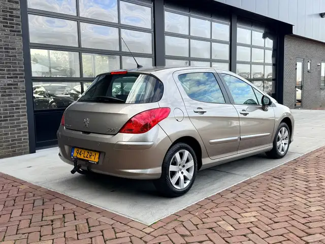 Peugeot 308 view 2