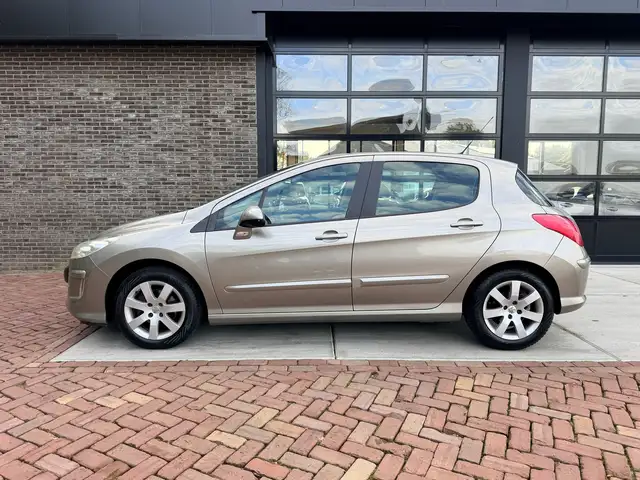 Peugeot 308 view 7