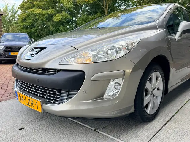 Peugeot 308 view 11