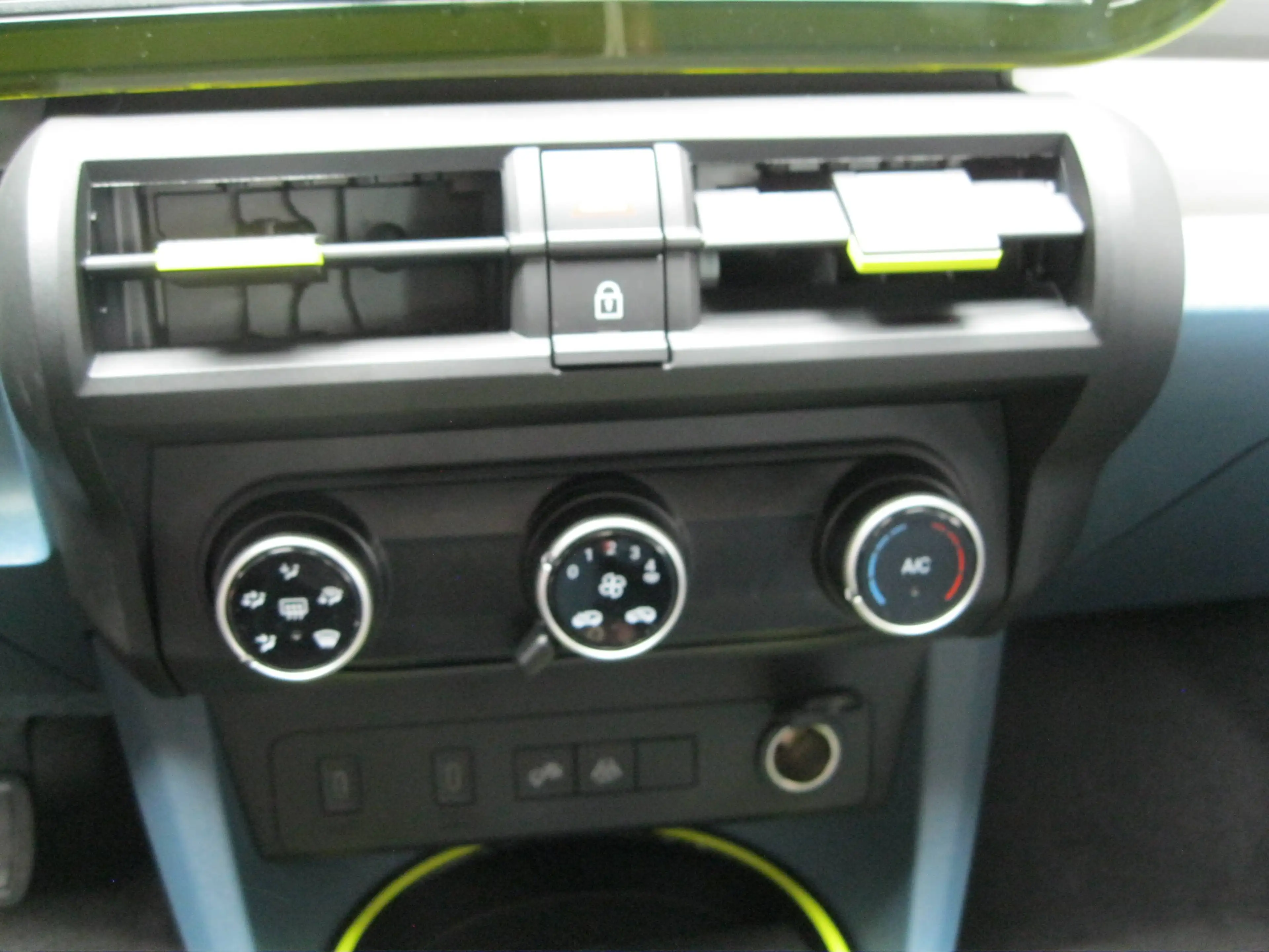 Fiat Grande Panda ICON Automatik 1.2 Hybrid 81 kW KLIMA-ZV-PDC-CARPLAY-ADNROID- — photo 11