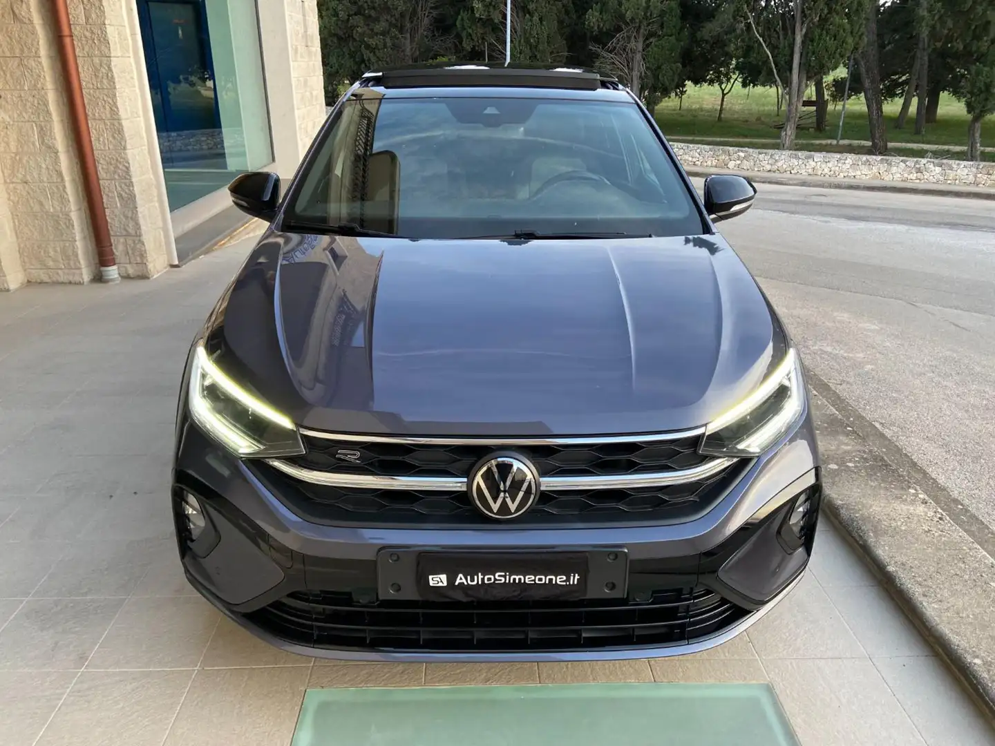 Volkswagen Taigo 1.0 TSI 110 CV DSG R-Line TETTO APR/PAN Gris - 2