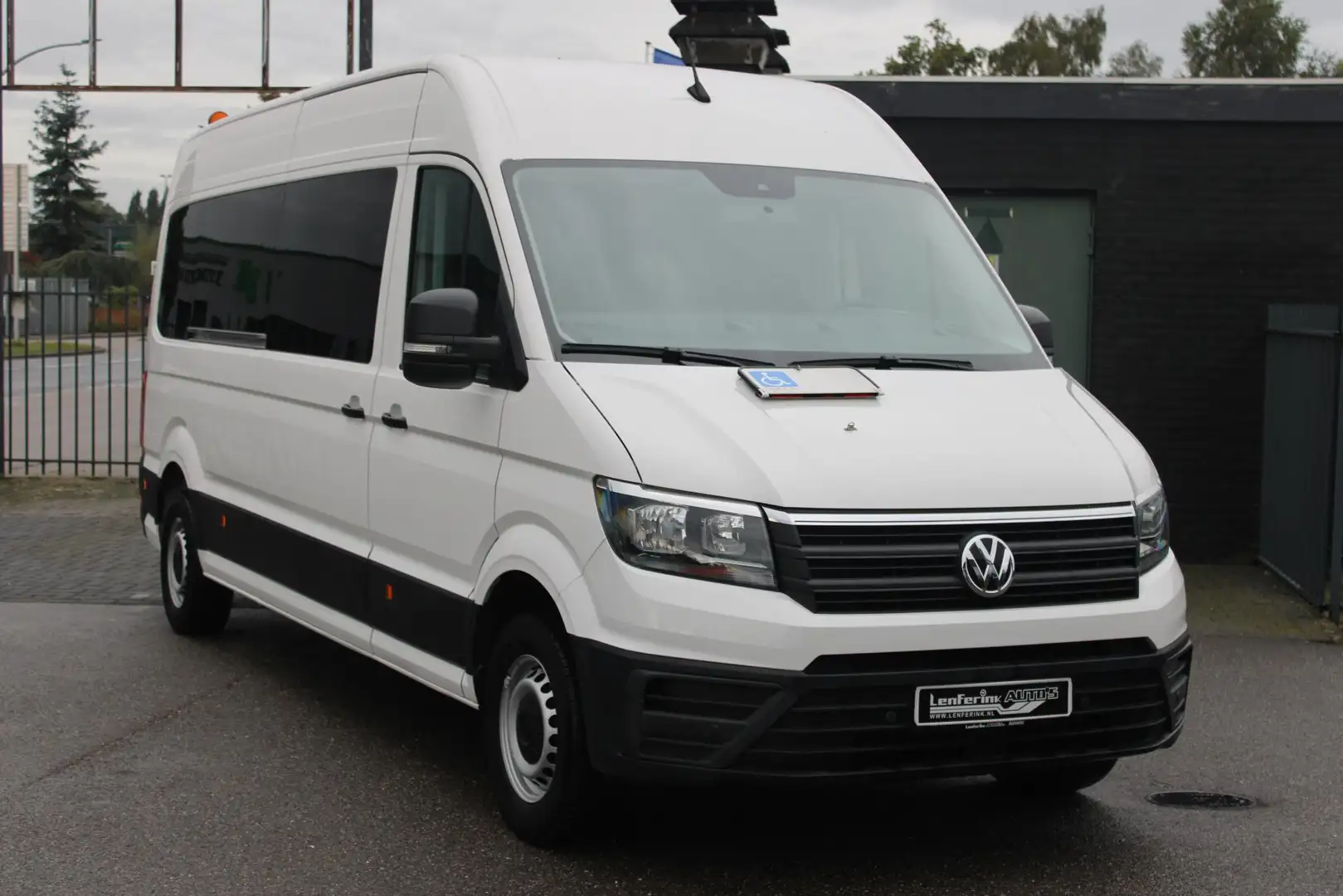 Volkswagen Crafter 2.0 TDI 140 pk L4H3 Rolstoelbus 9 Zitplaatsen Airc Wit - 2
