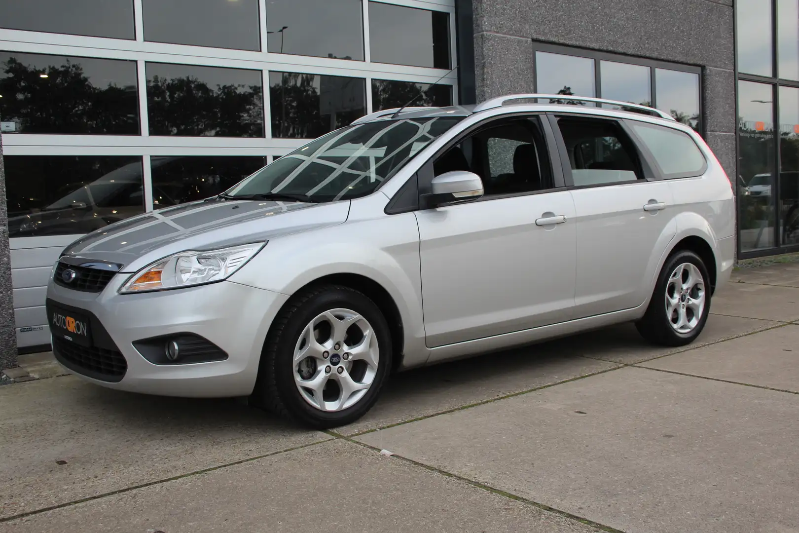Ford Focus Wagon 1.6-16v 101 Pk Comfort Automaat LM Grijs - 2
