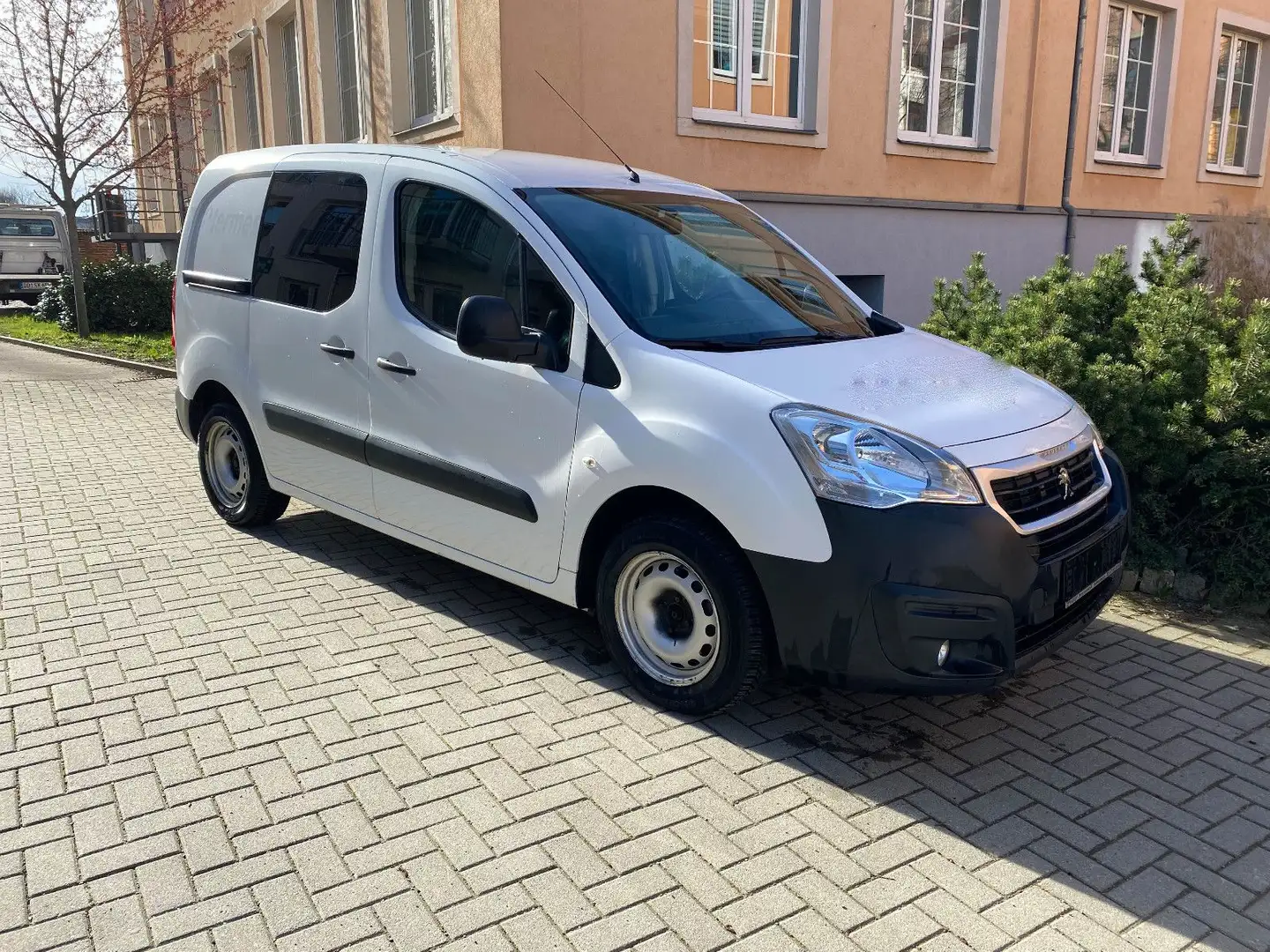 Peugeot Partner 1,6 HDI Automatik L1 Premium/Klima/PDC Weiß - 1