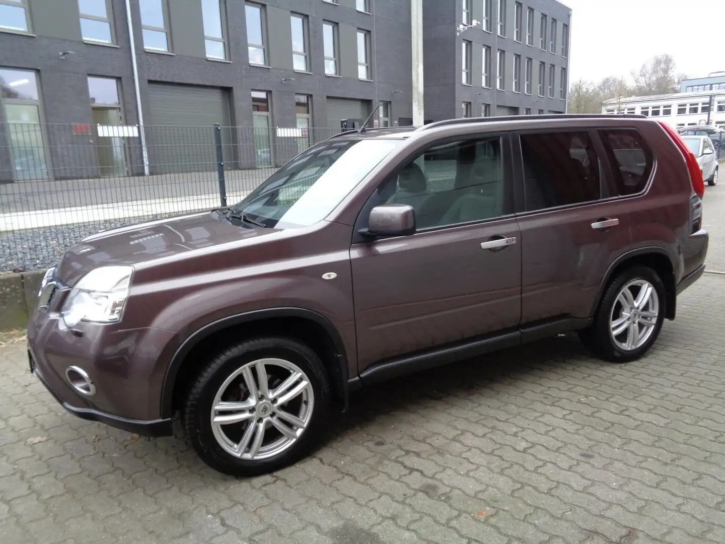 Nissan X-Trail 2.0 dCi 4X4, Panorama, Leder, Xenon, AHK Grau - 2