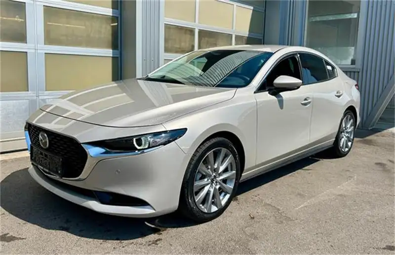 MAZDA 3