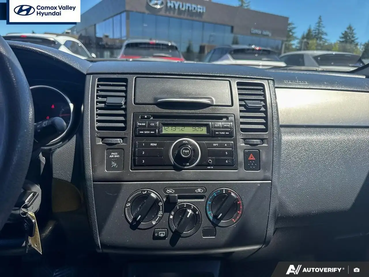 Nissan Versa fotografie Nissan Versa