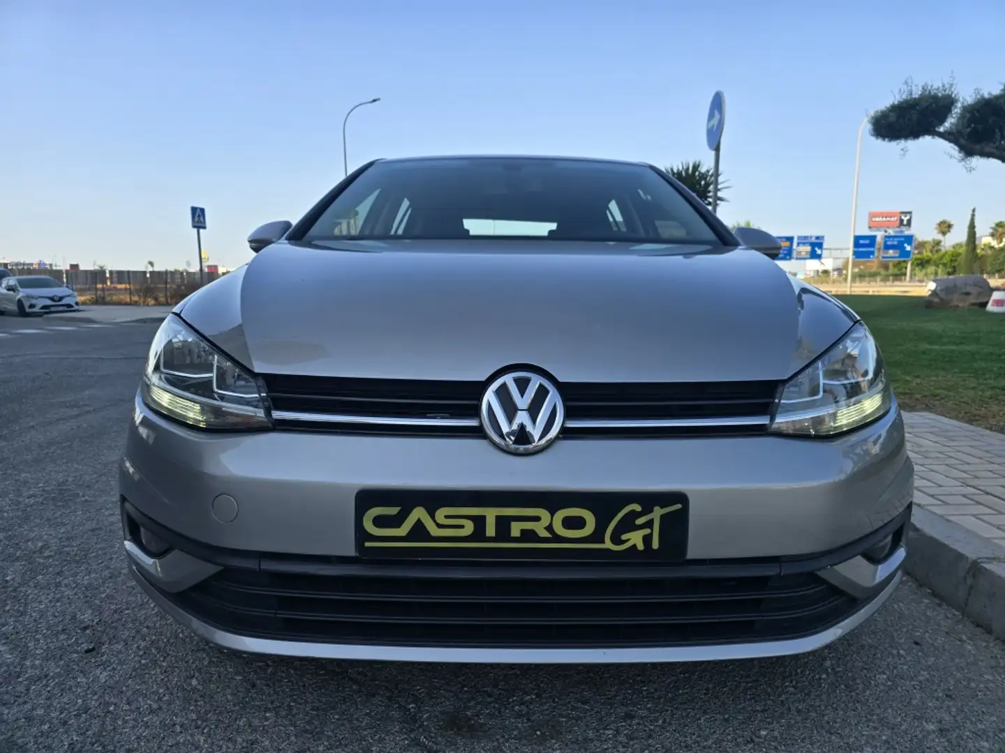 Volkswagen Golf 1.6TDI Sport 85kW Beige - 2