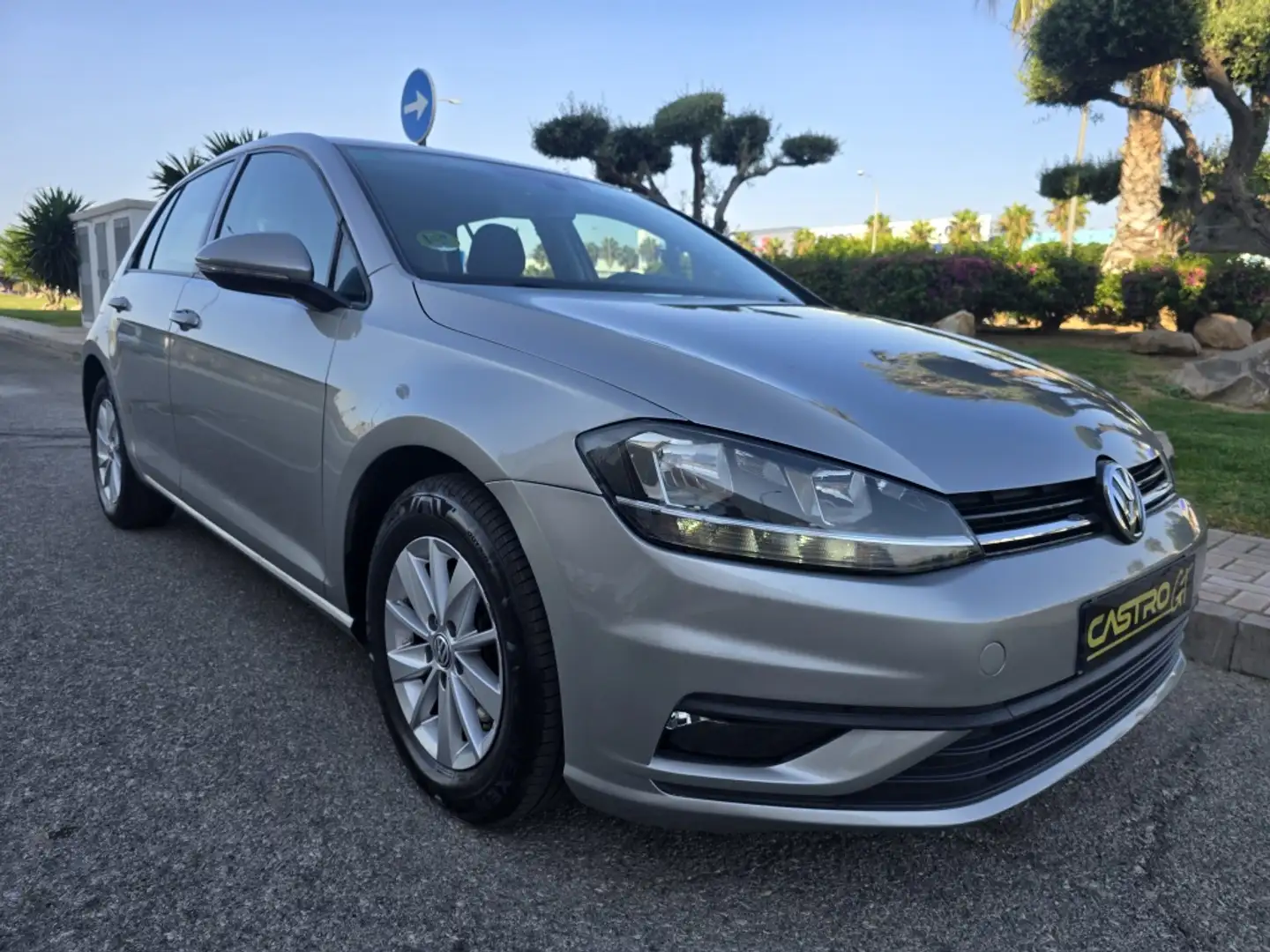 Volkswagen Golf 1.6TDI Sport 85kW Beige - 1