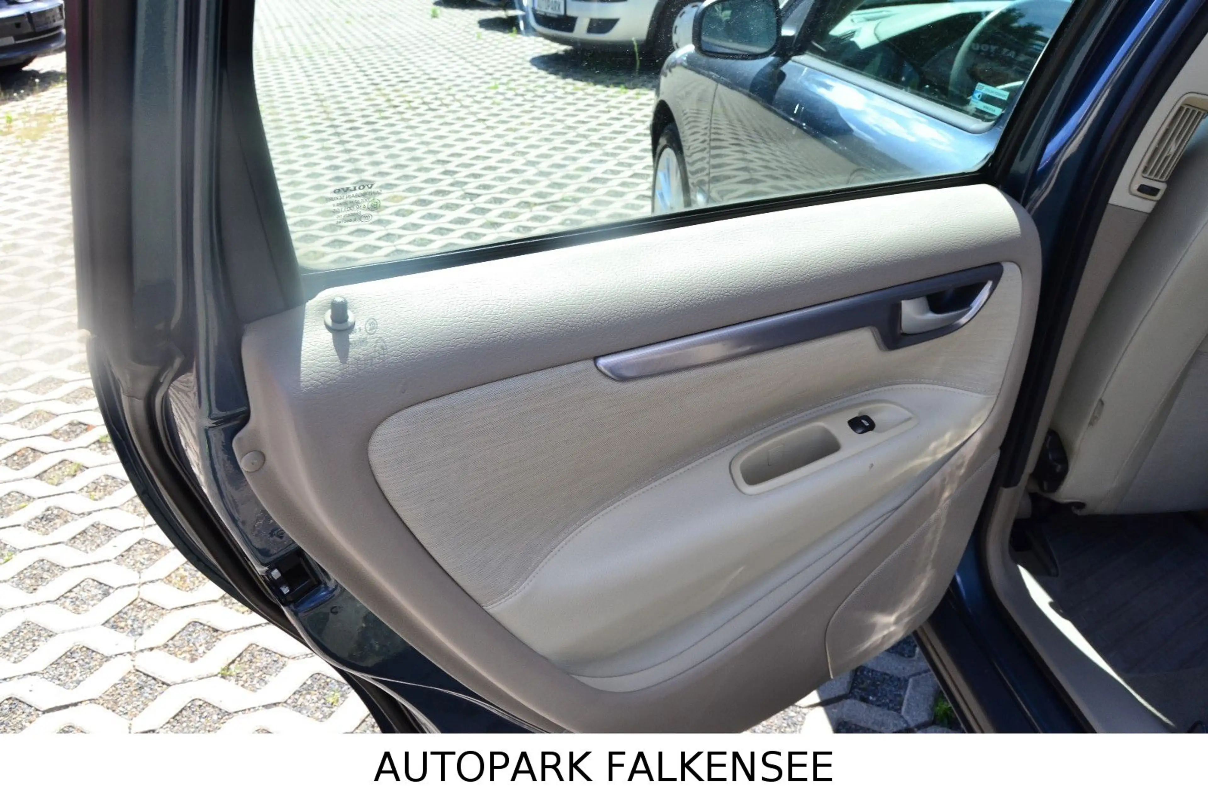 Volvo V70 II KOMBI D5 KINETIC FACELIFT+SAUBER+EURO4 — photo 6