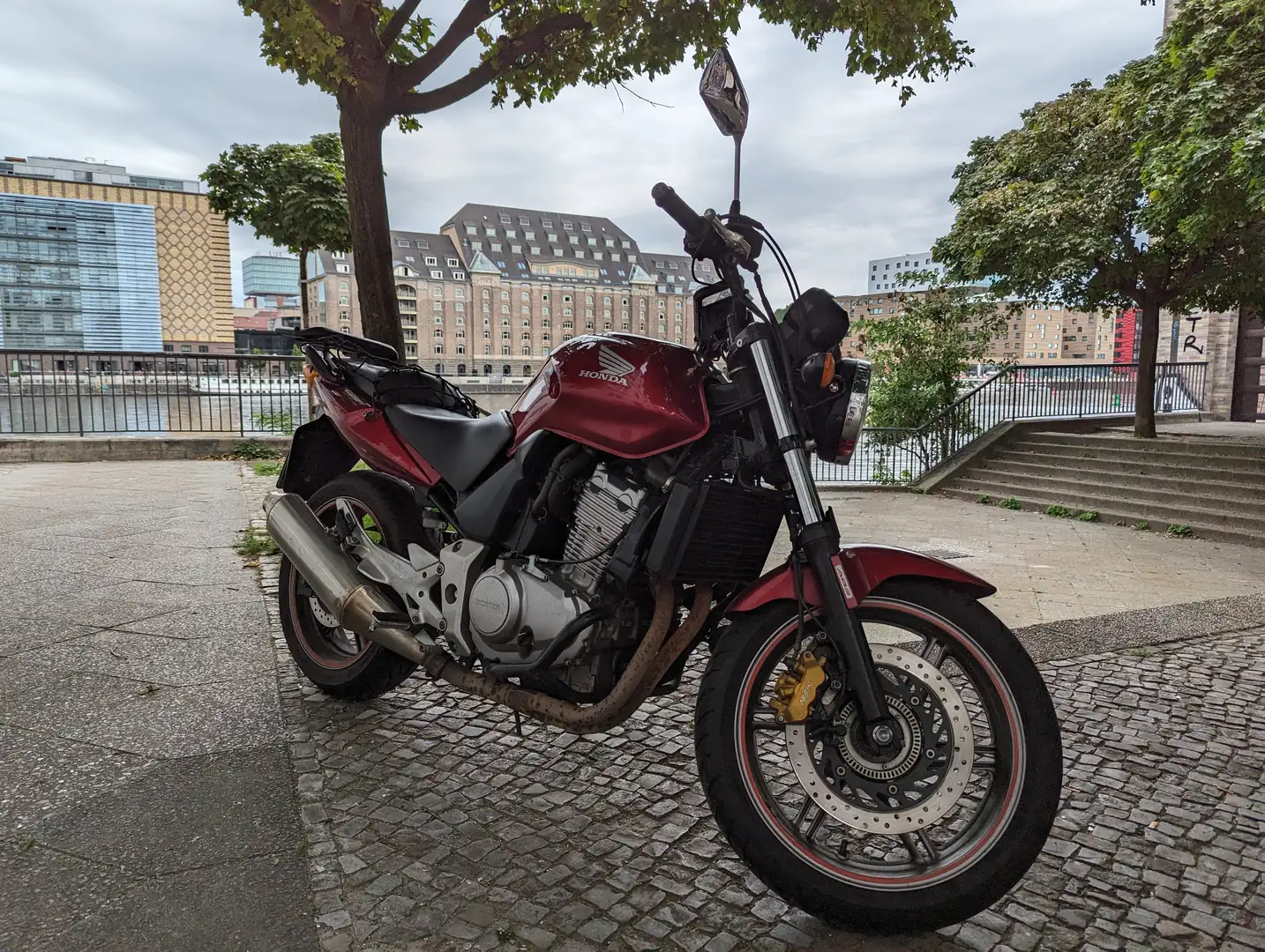 Honda CBF 500 Rouge - 1