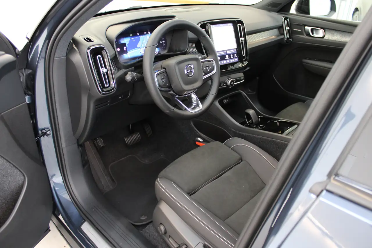 Volvo EX40 2026