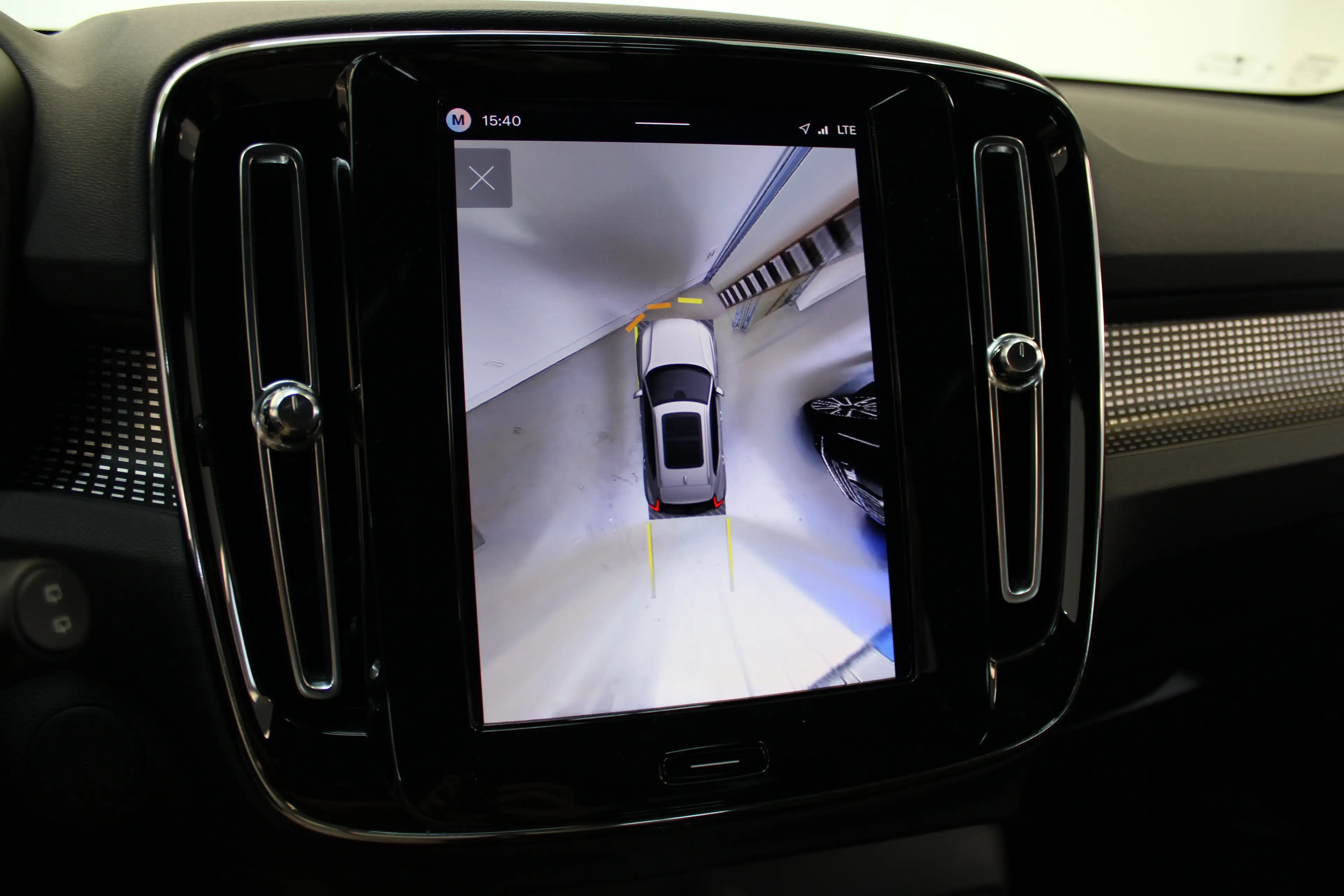 Volvo EX40 Ext. Range Europa Ultra Black Edition | Privacy gl — photo 10