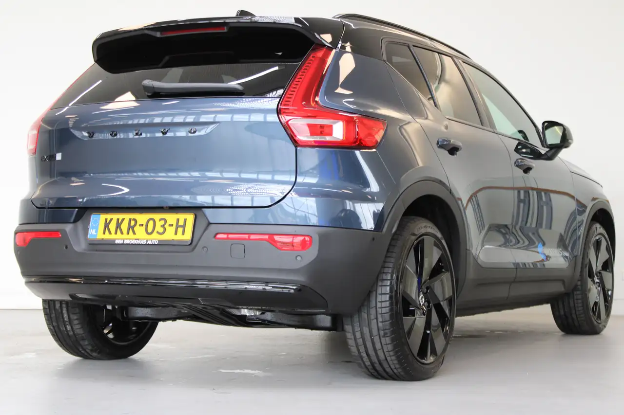 Volvo EX40 2026