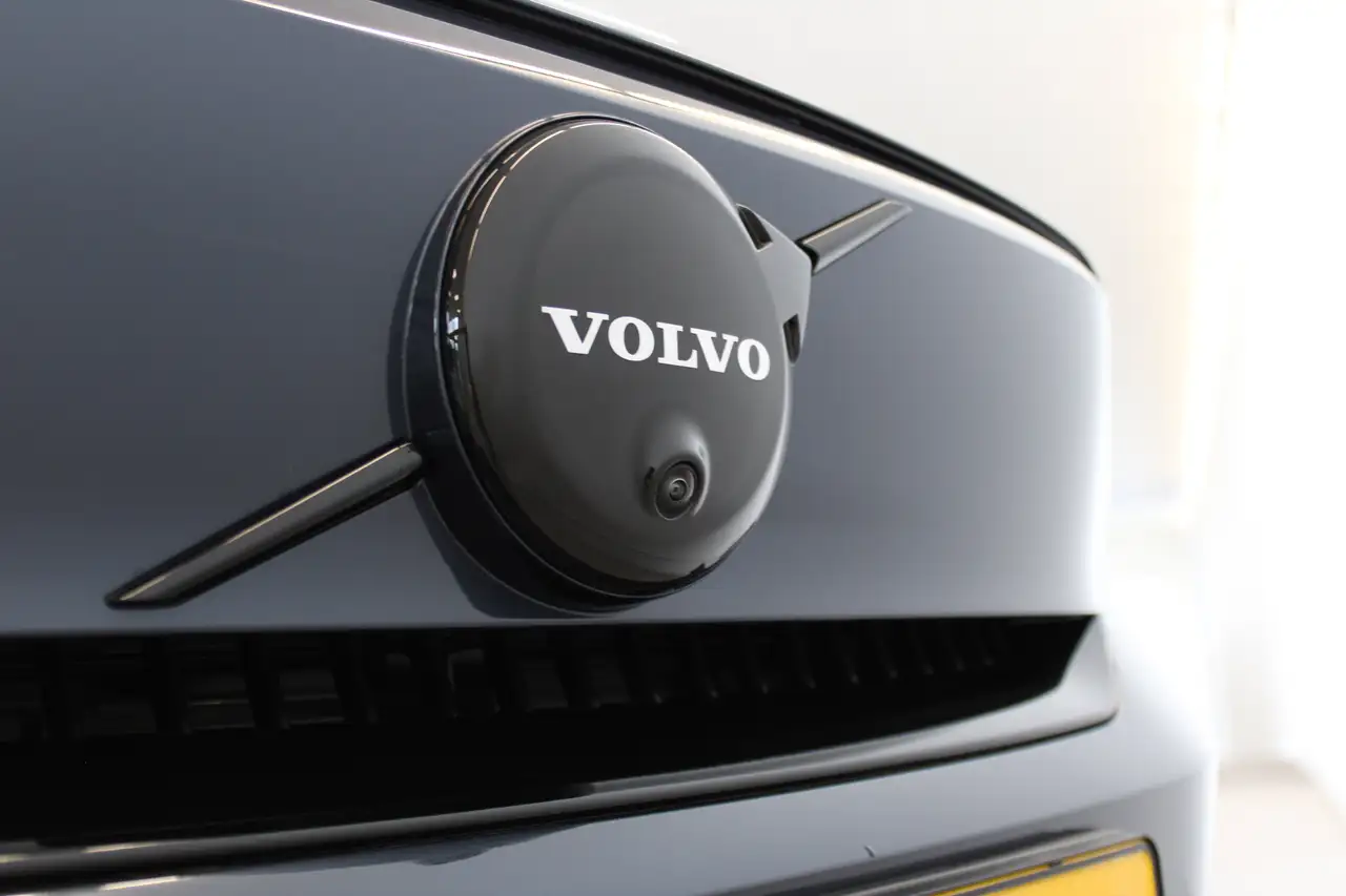 Volvo EX40 2026 — фото 11