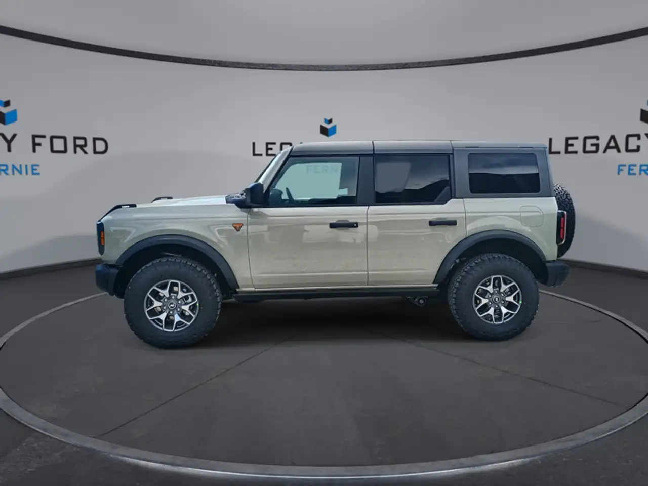 Ford Bronco photo Ford Bronco