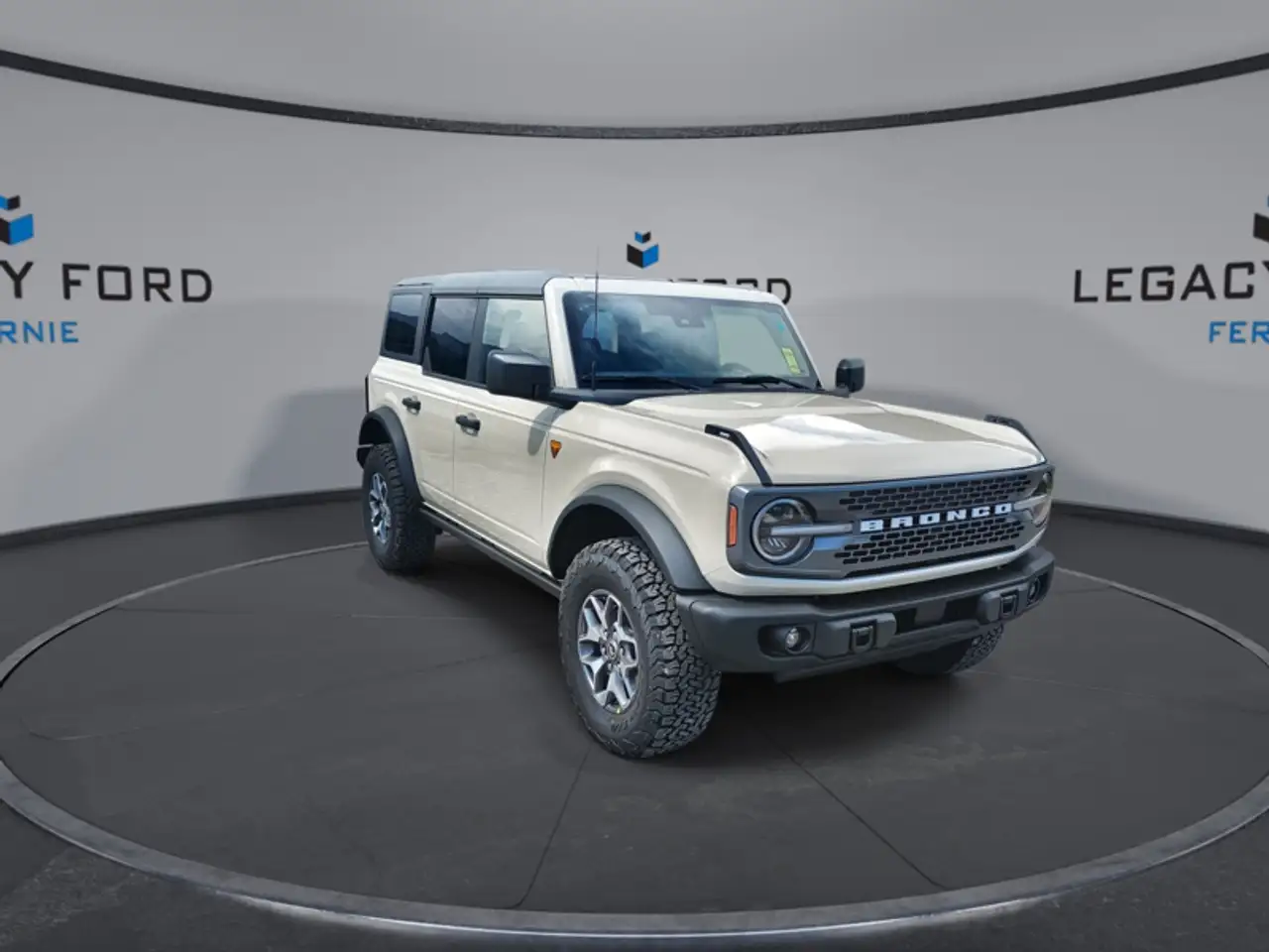 Ford Bronco photo Ford Bronco