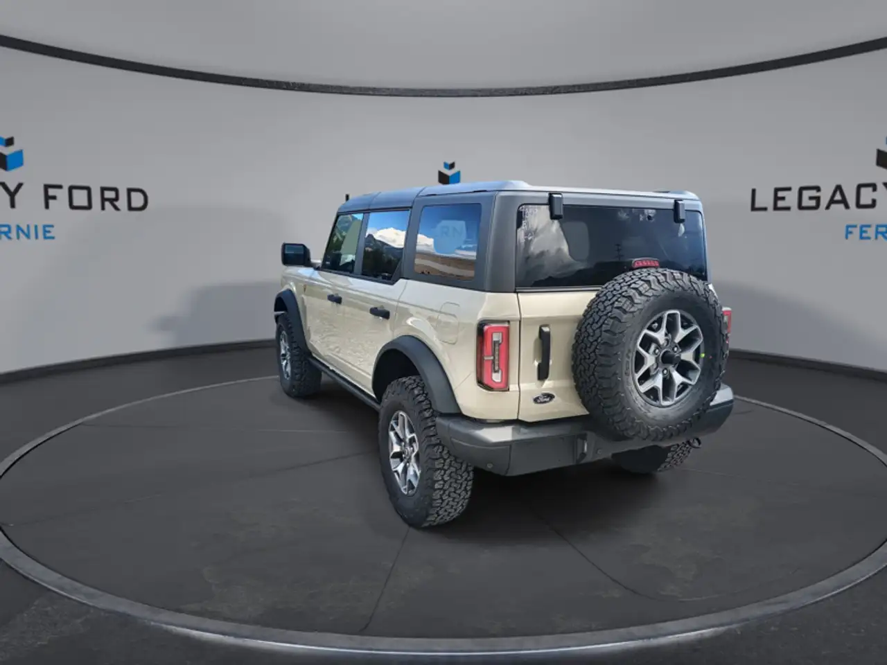 Ford Bronco photo Ford Bronco