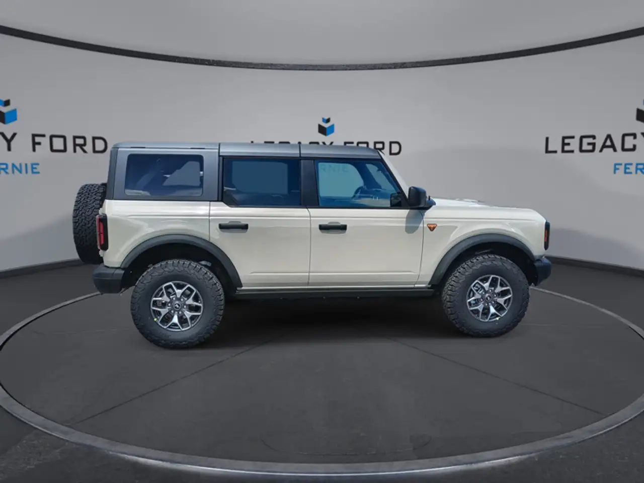 Ford Bronco photo Ford Bronco