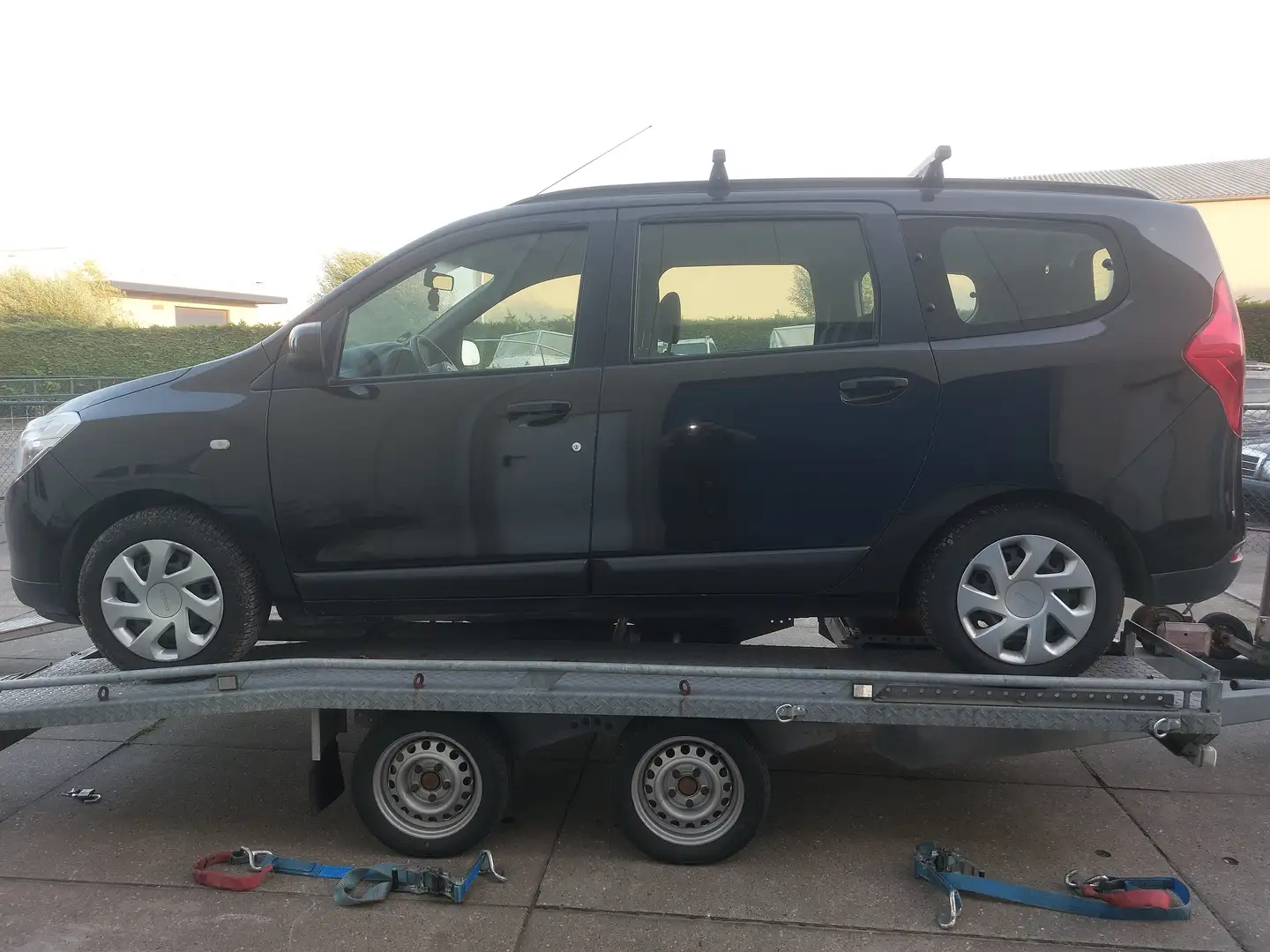 Dacia Lodgy 1.2 Essence Airco navi 7 places gearbox broken Black - 1