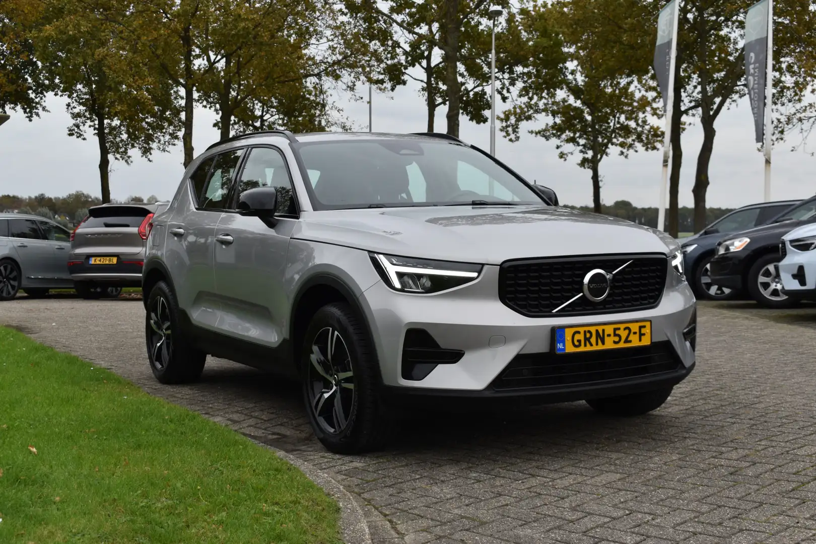 Volvo XC40 B4 211PK Automaat Plus Dark | Harman & Kardon | Tr Gris - 2