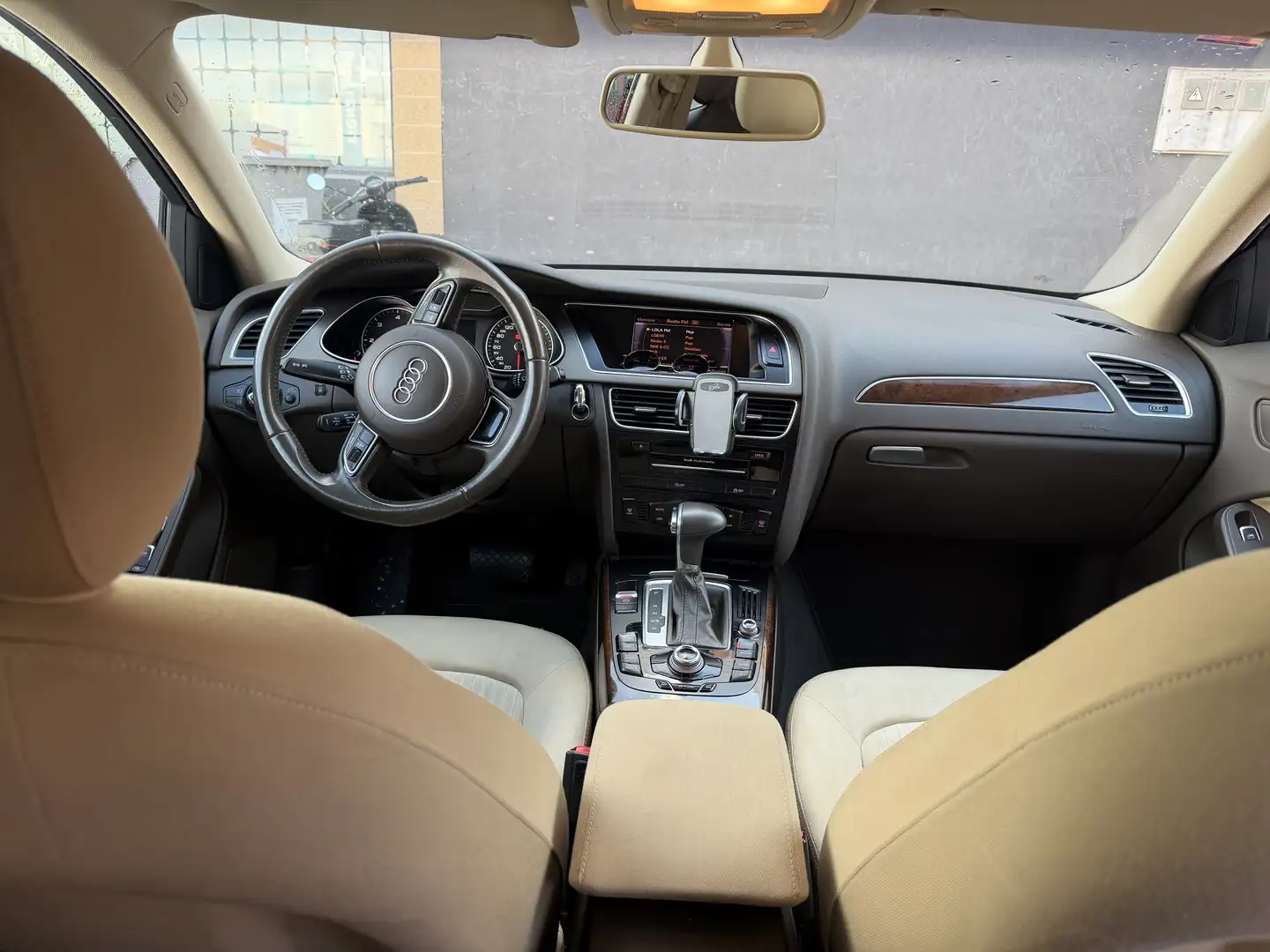 Audi A4 - 1