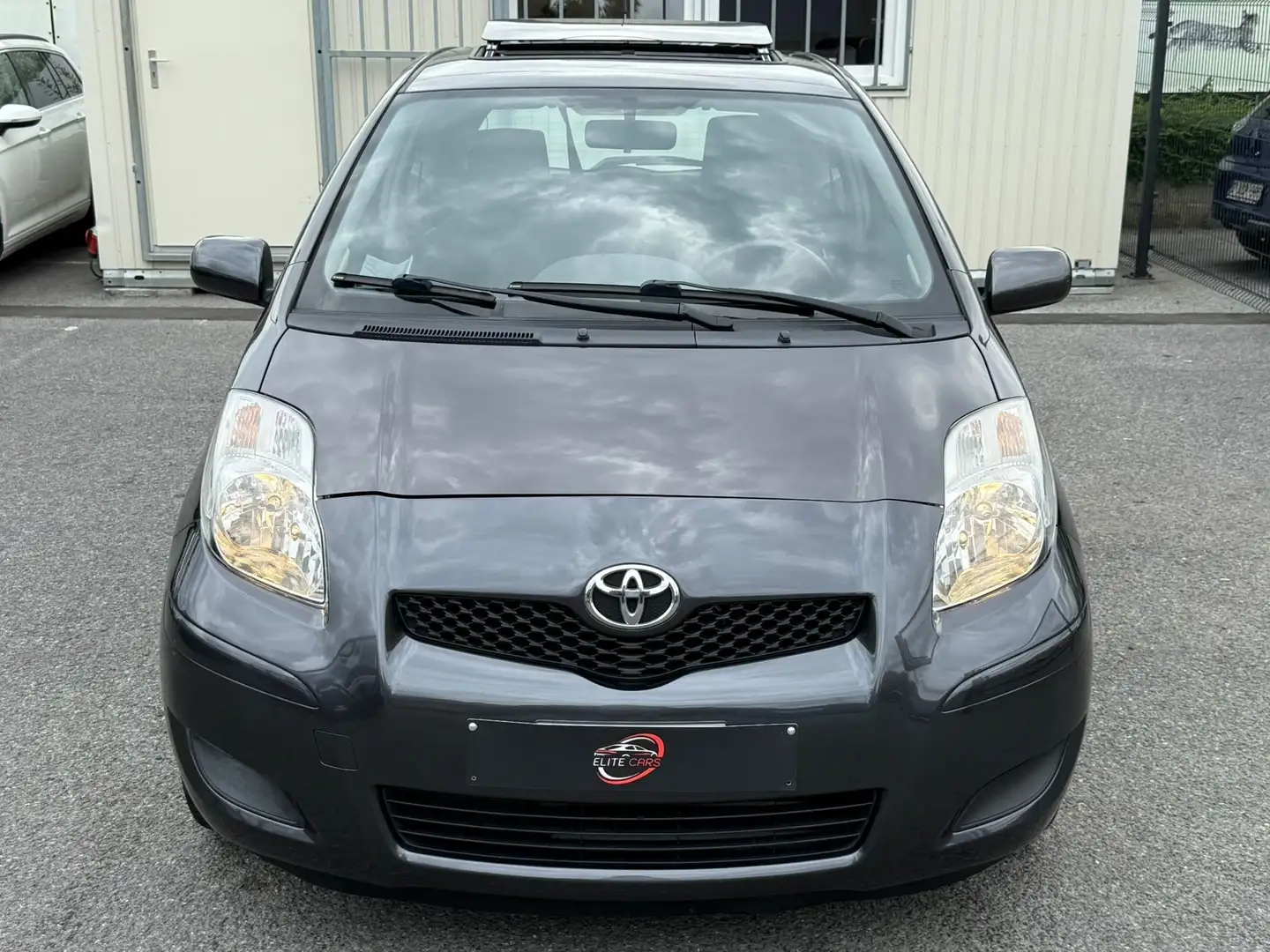 Toyota Yaris 1.33i VVT-i / TOIT OUVRANT / 6 VITESSES / GPS Gris - 2