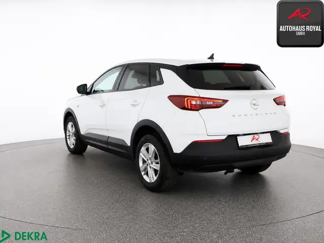 Opel Grandland X view 3