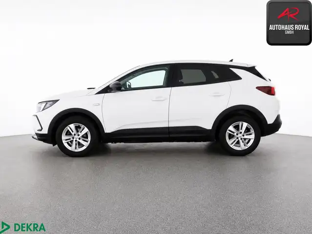 Opel Grandland X view 2